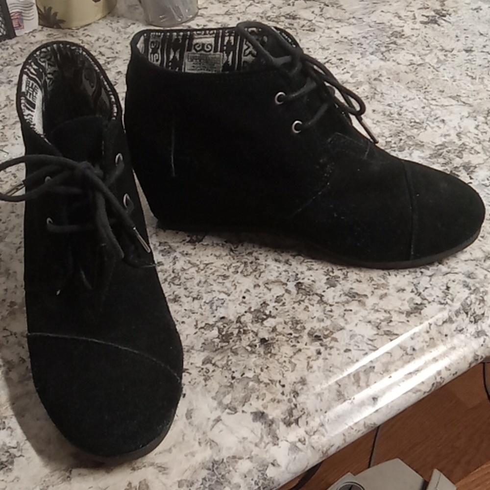 TOMS Black Suede, 8W, Wedge heel, lace up booties
